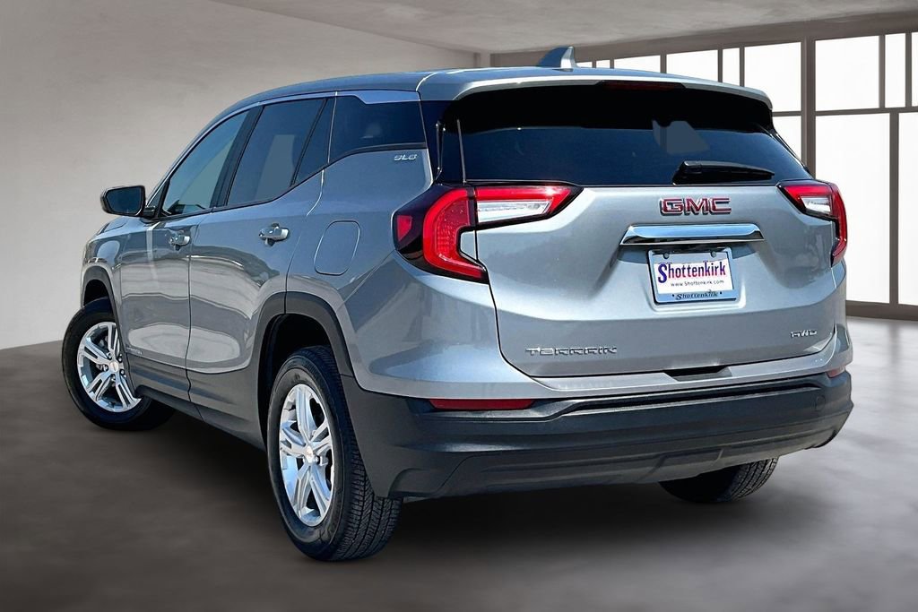 Used 2024 GMC Terrain SLE image 4