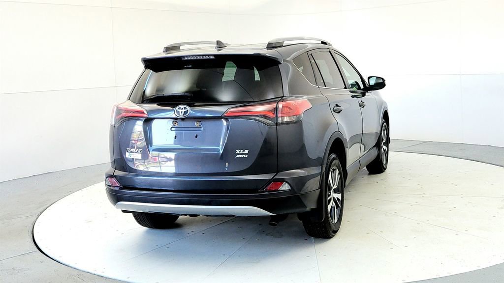 Used 2018 Toyota RAV4 XLE AWD/4WD image 5