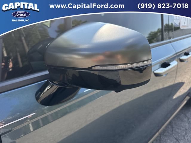 Used 2025 Kia Carnival SX FWD image 12