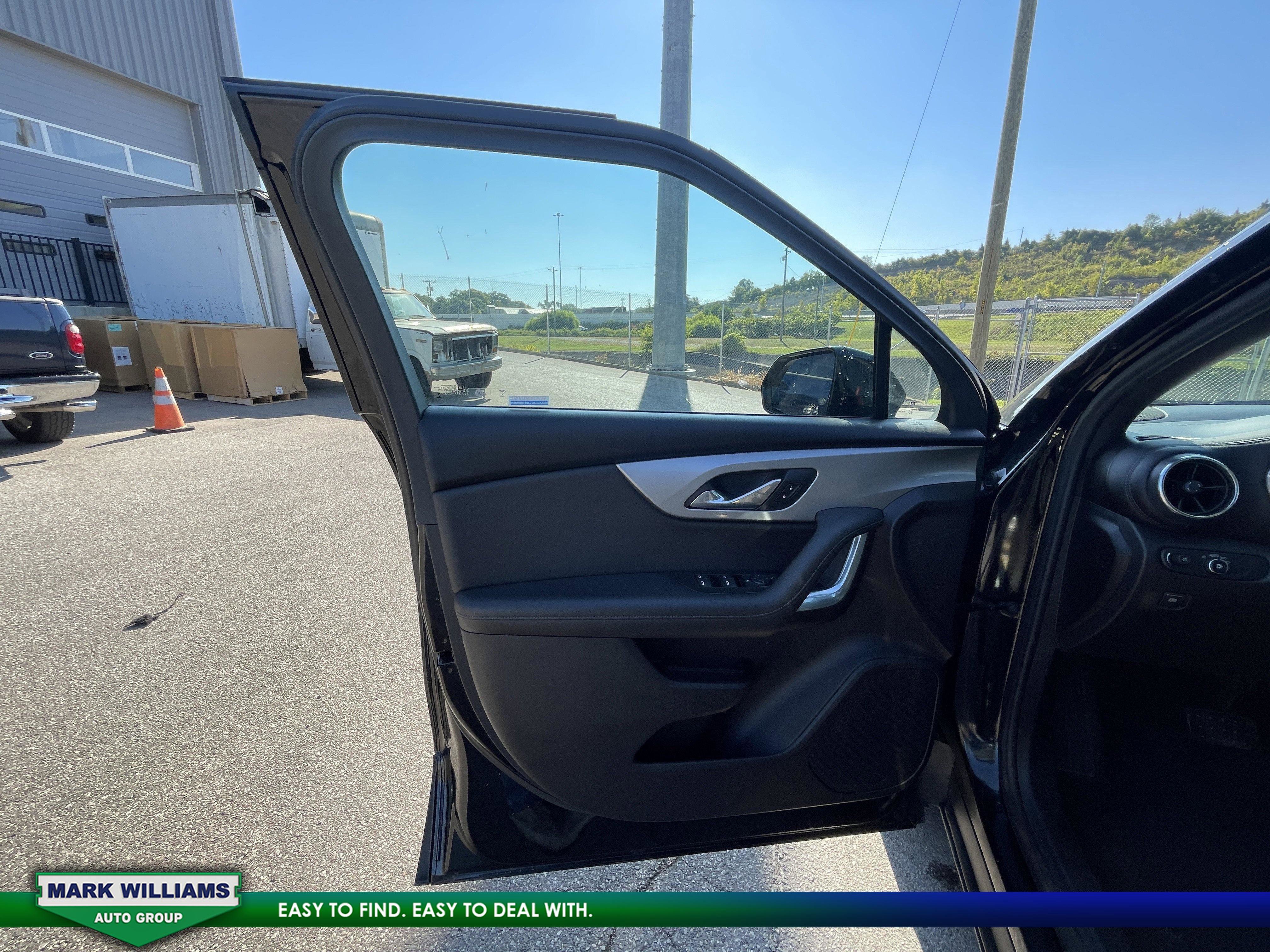 Used 2023 Chevrolet Equinox RS w/ LPO, Floor Liner Package image 10