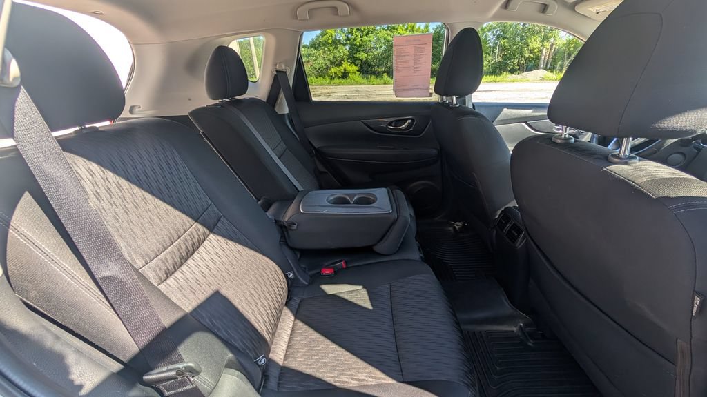Used 2020 Nissan Rogue SV AWD/4WD image 16