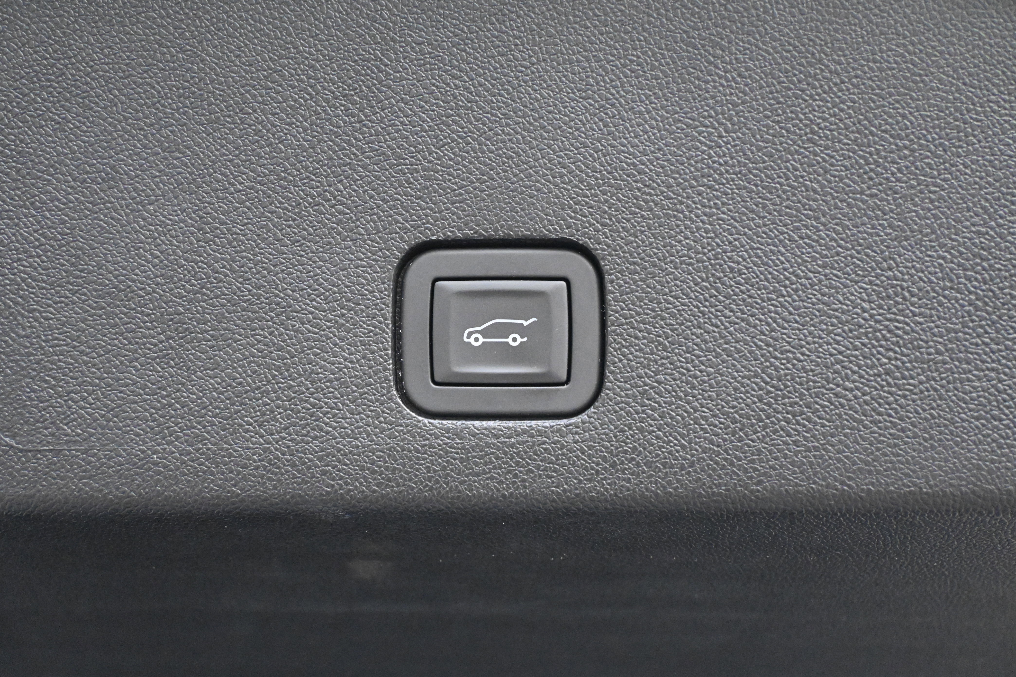 Used 2025 Cadillac XT6 Premium Luxury image 22