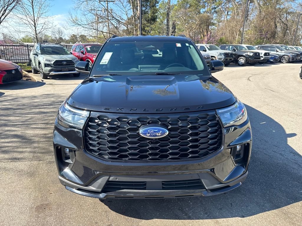Used 2025 Ford Explorer ST-Line w/ ST-Line Street Pack image 8