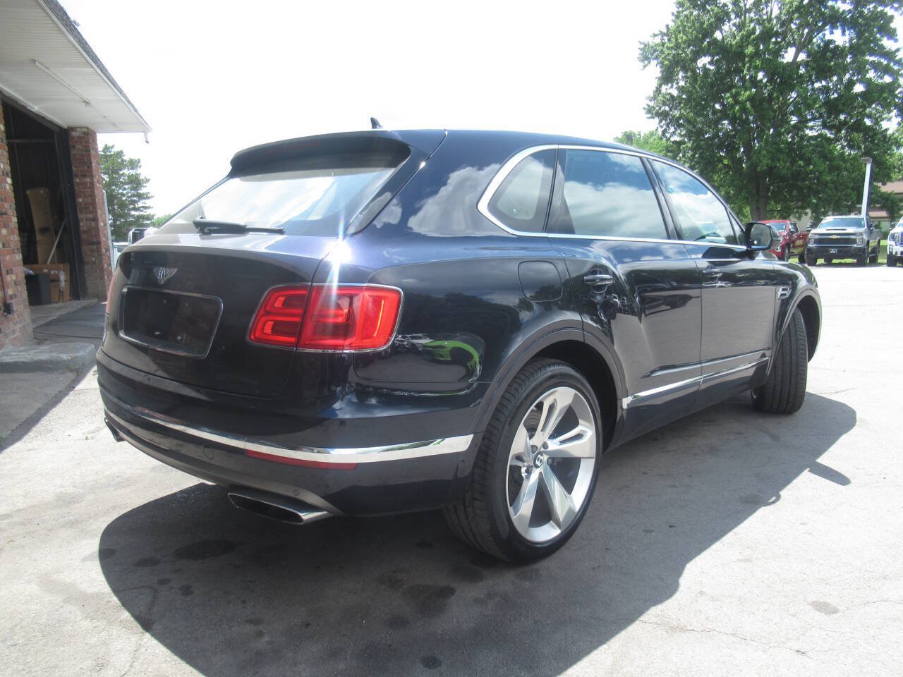 Used 2018 Bentley Bentayga AWD/4WD image 16