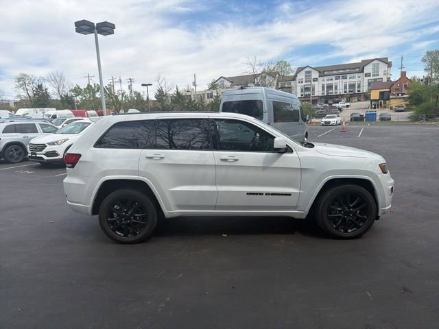 Used 2018 Jeep Grand Cherokee Altitude AWD/4WD image 2