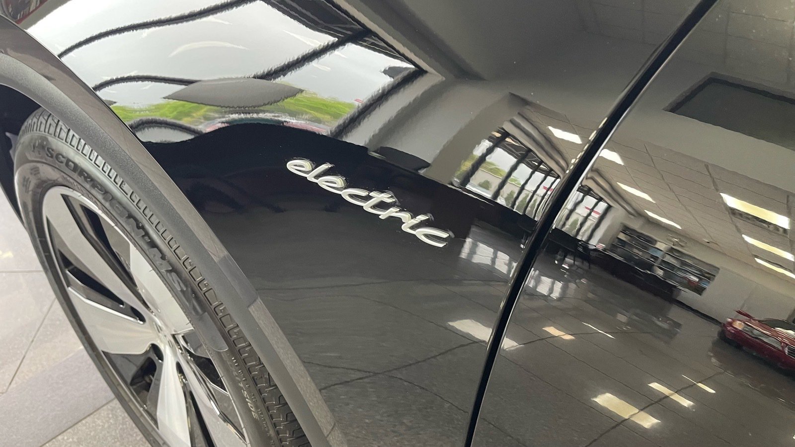 Used 2025 Porsche Macan Electric image 14