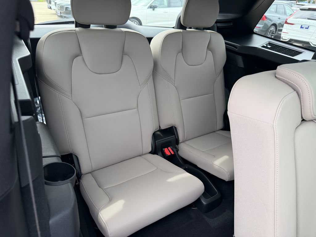 New 2026 Volvo XC90 B6 Plus w/ Protection Package Premier AWD/4WD image 12
