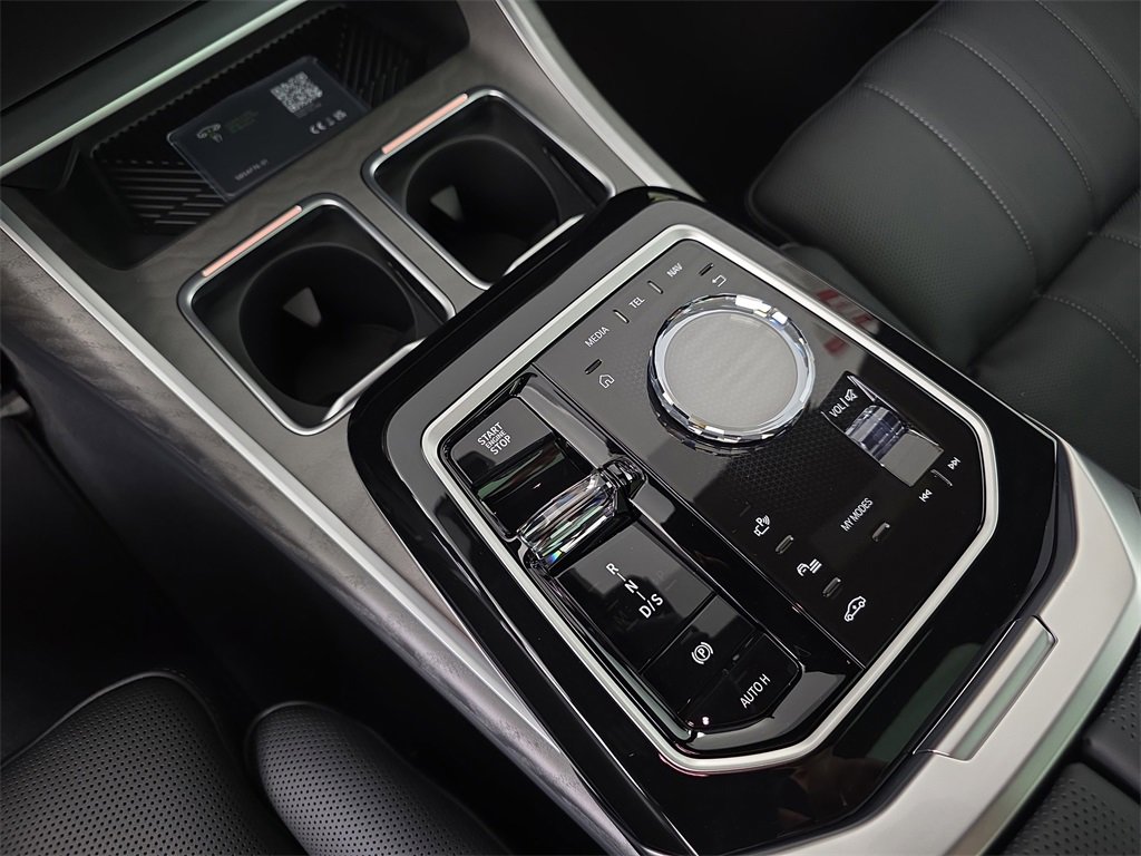 New 2026 BMW 740i xDrive w/ Executive Package image 25