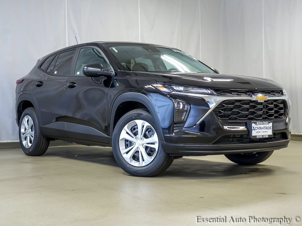 New 2026 Chevrolet Trax LS FWD image 2