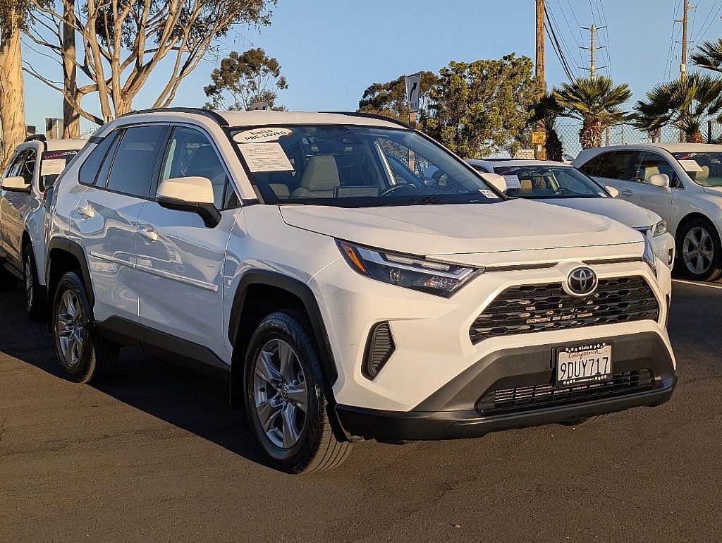 Used 2022 Toyota RAV4 XLE image 3