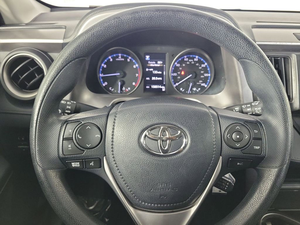Used 2018 Toyota RAV4 LE FWD image 8