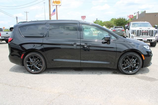 Used 2025 Chrysler Pacifica Limited FWD image 4
