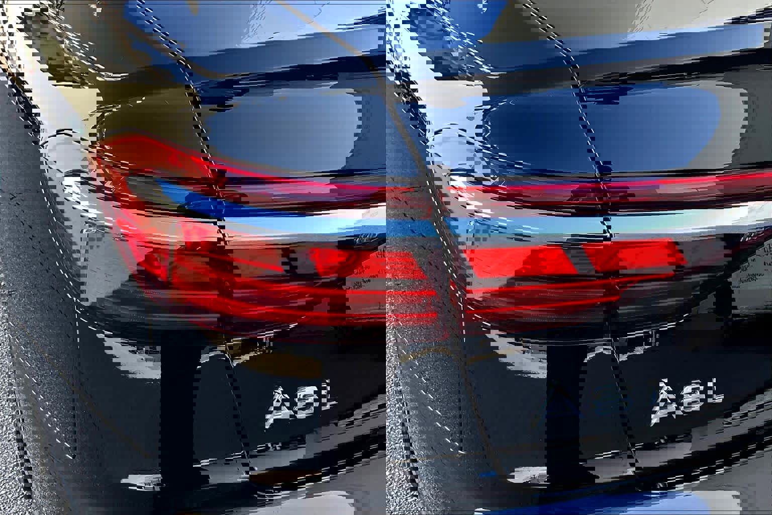 Used 2023 Audi A8 L 3.0T image 28