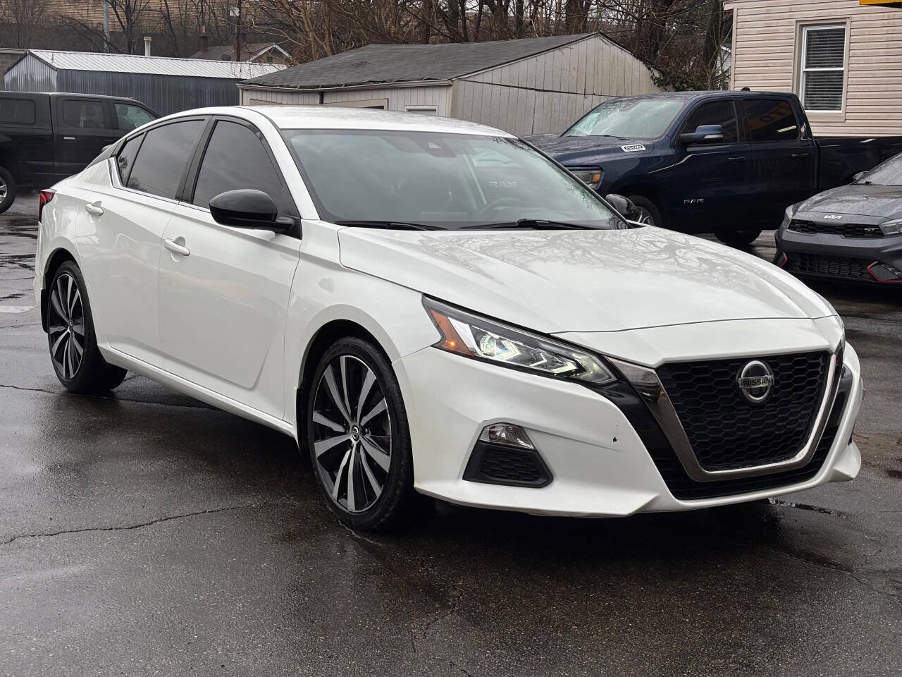 Used 2020 Nissan Altima 2.5 SR image 2