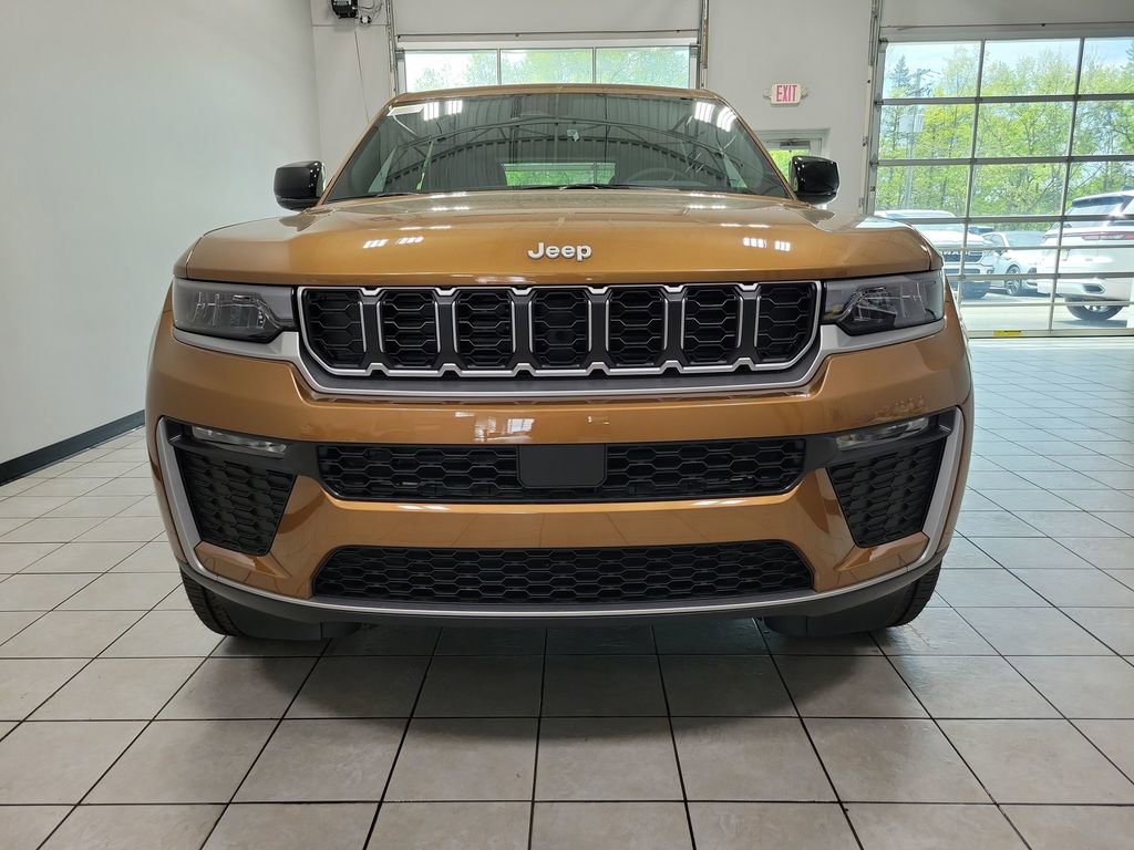 New 2026 Jeep Grand Cherokee Limited w/ Trailer Tow Package AWD/4WD image 2