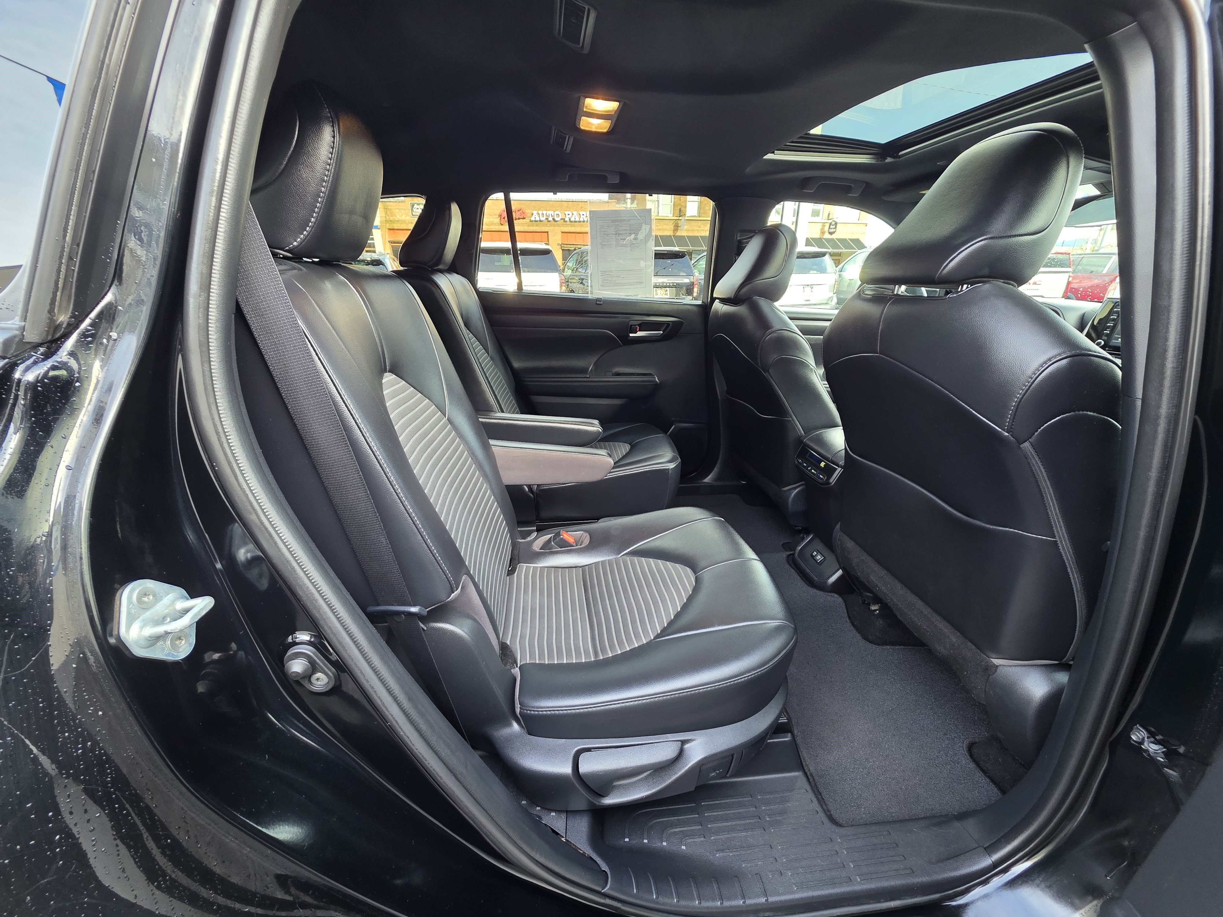 Used 2021 Toyota Highlander XSE image 22