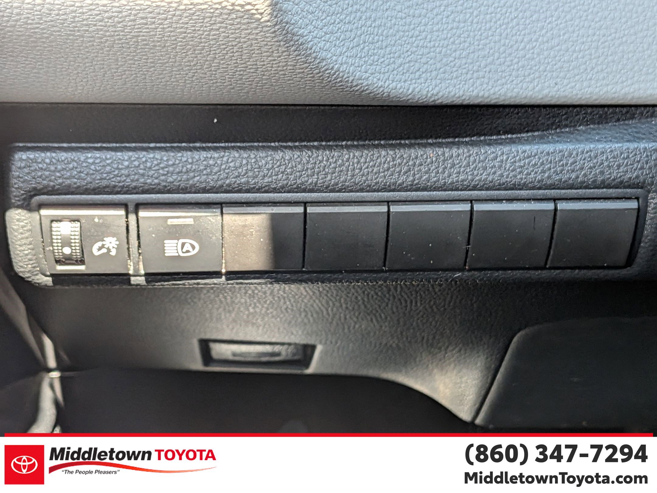 Used 2023 Toyota Corolla LE image 18