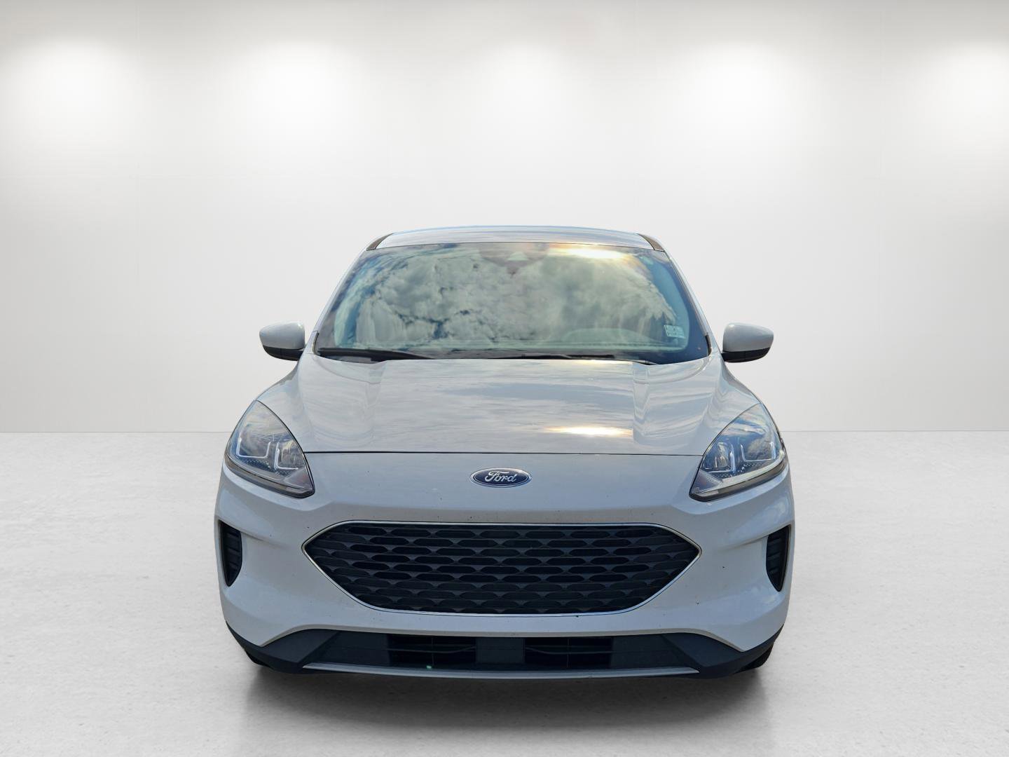 Used 2021 Ford Escape SE image 2