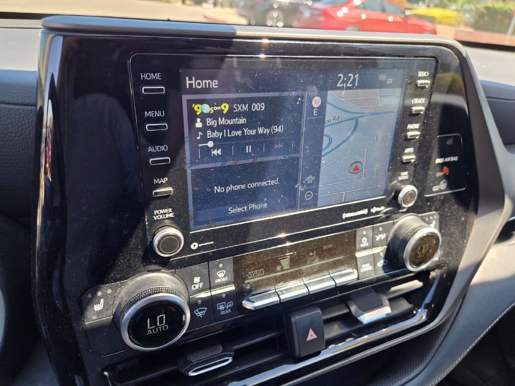 Used 2021 Toyota Highlander XLE FWD image 21