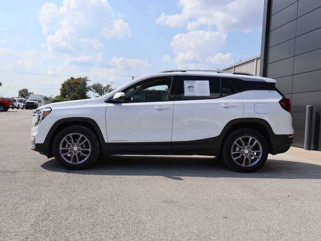 Used 2023 GMC Terrain SLT AWD/4WD image 2