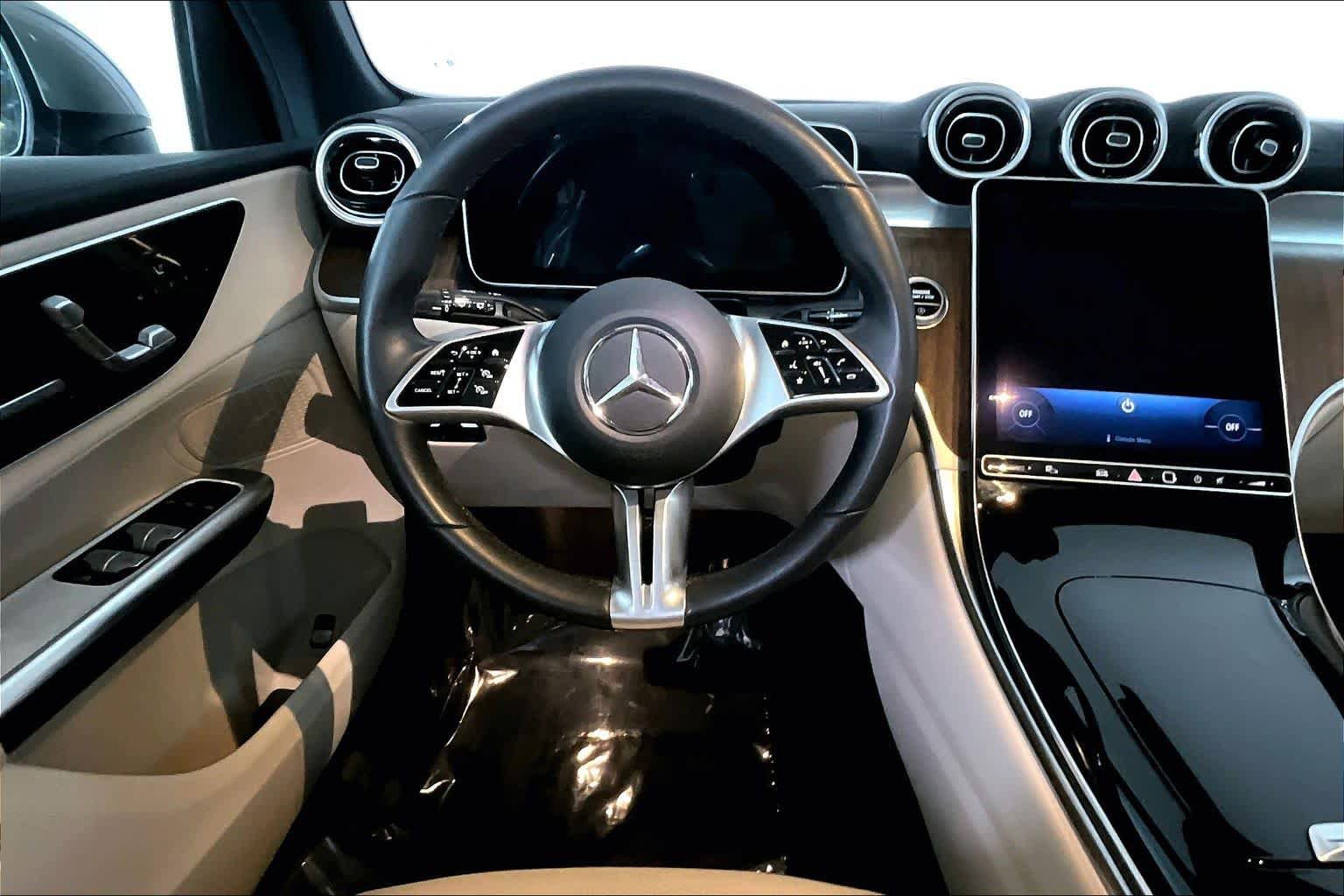 Used 2024 Mercedes-Benz GLC 300 4MATIC image 6