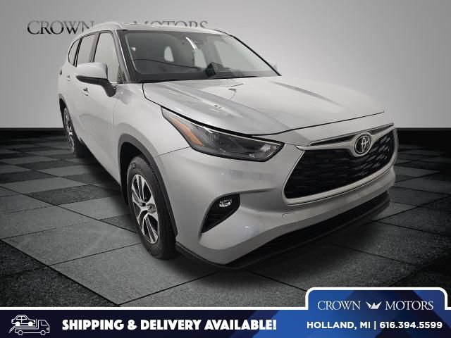 Used 2023 Toyota Highlander XLE