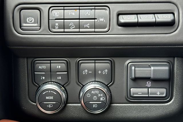 Used 2024 GMC Yukon Denali Ultimate AWD/4WD image 44