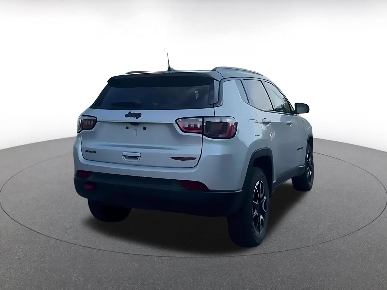 Used 2025 Jeep Compass Trailhawk AWD/4WD image 14