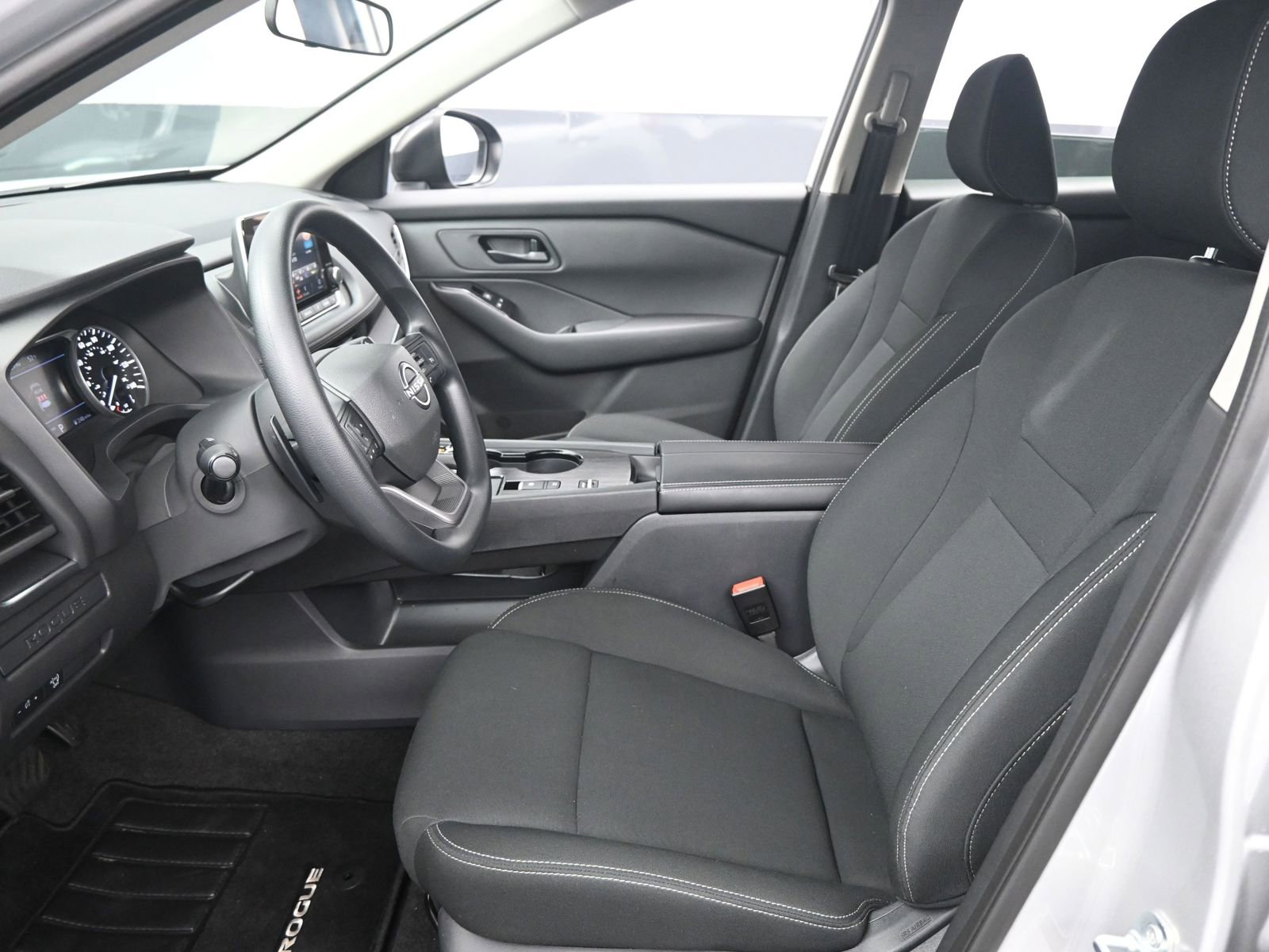 Used 2025 Nissan Rogue S image 9