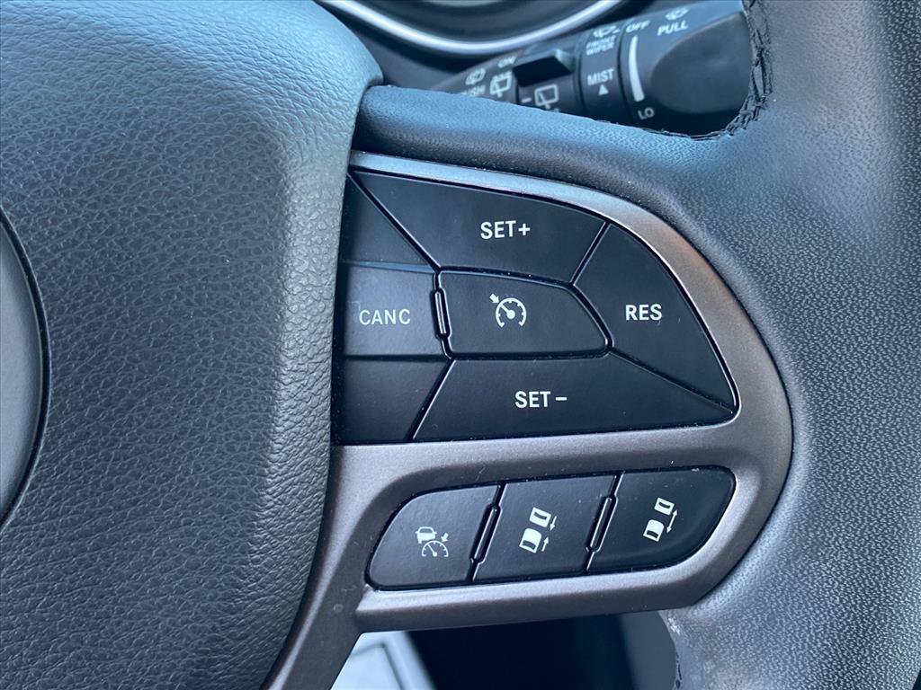 Used 2022 Jeep Cherokee Limited AWD/4WD image 17