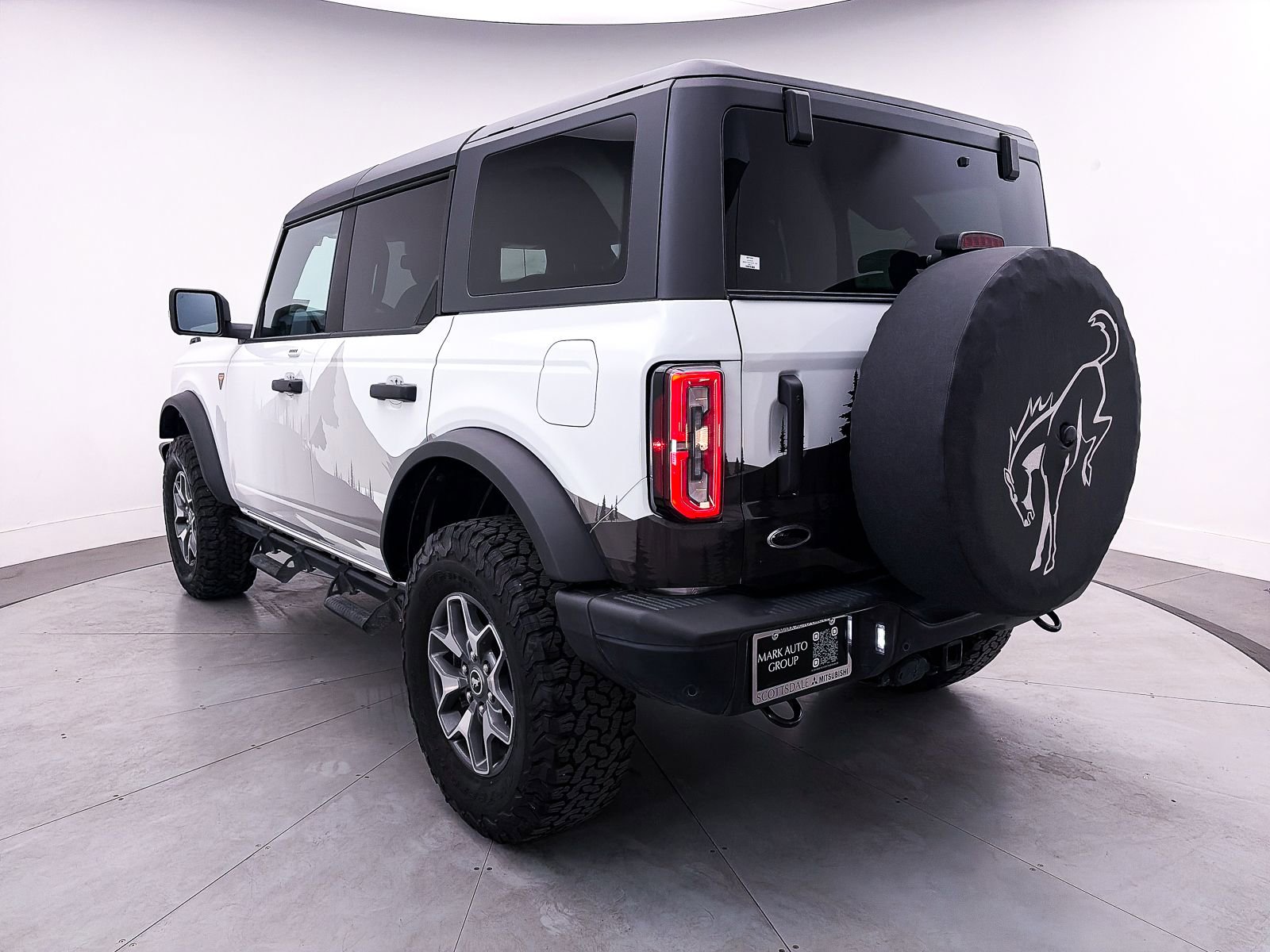Used 2023 Ford Bronco Badlands image 13