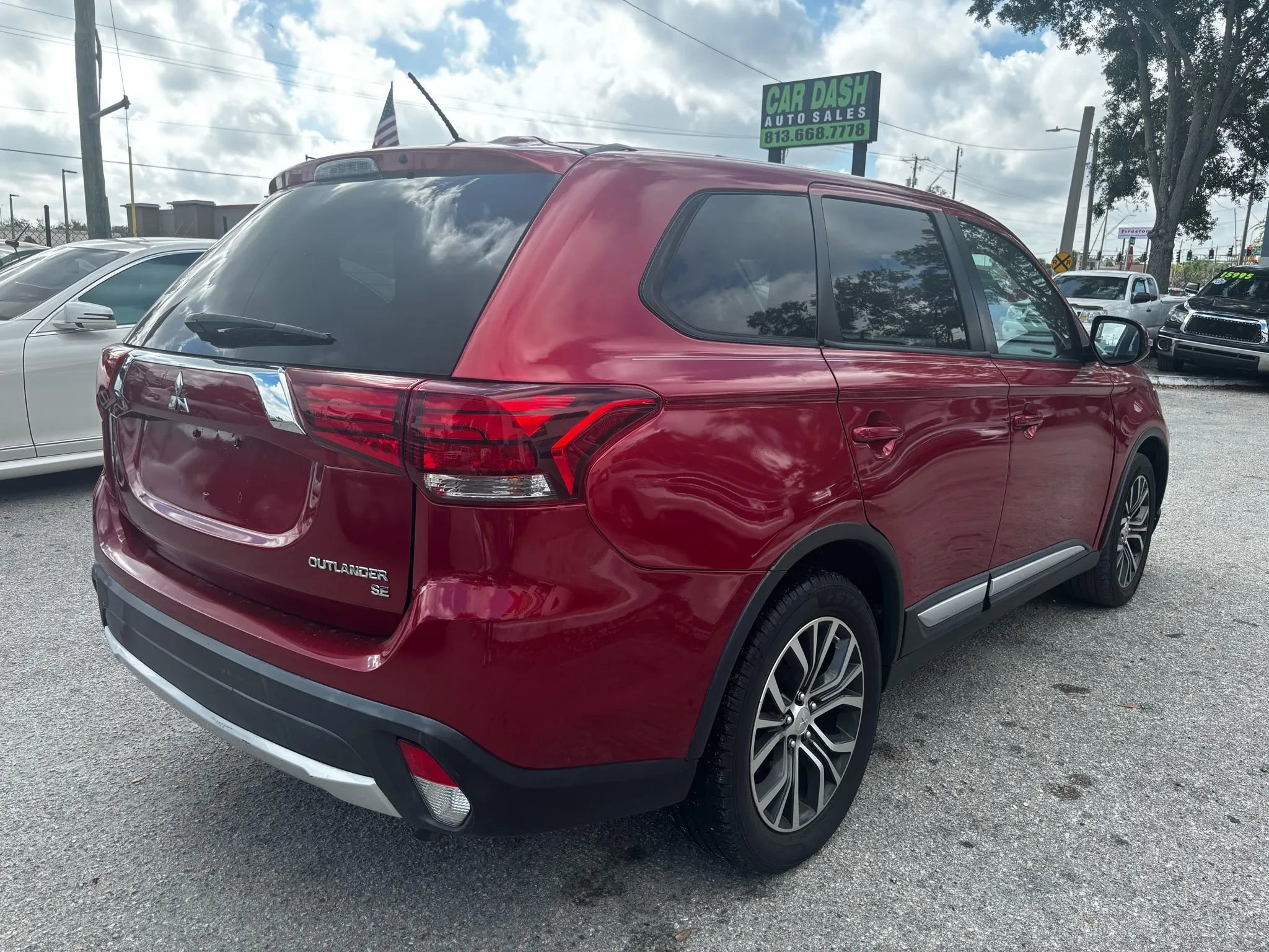 Used 2016 Mitsubishi Outlander SE image 5