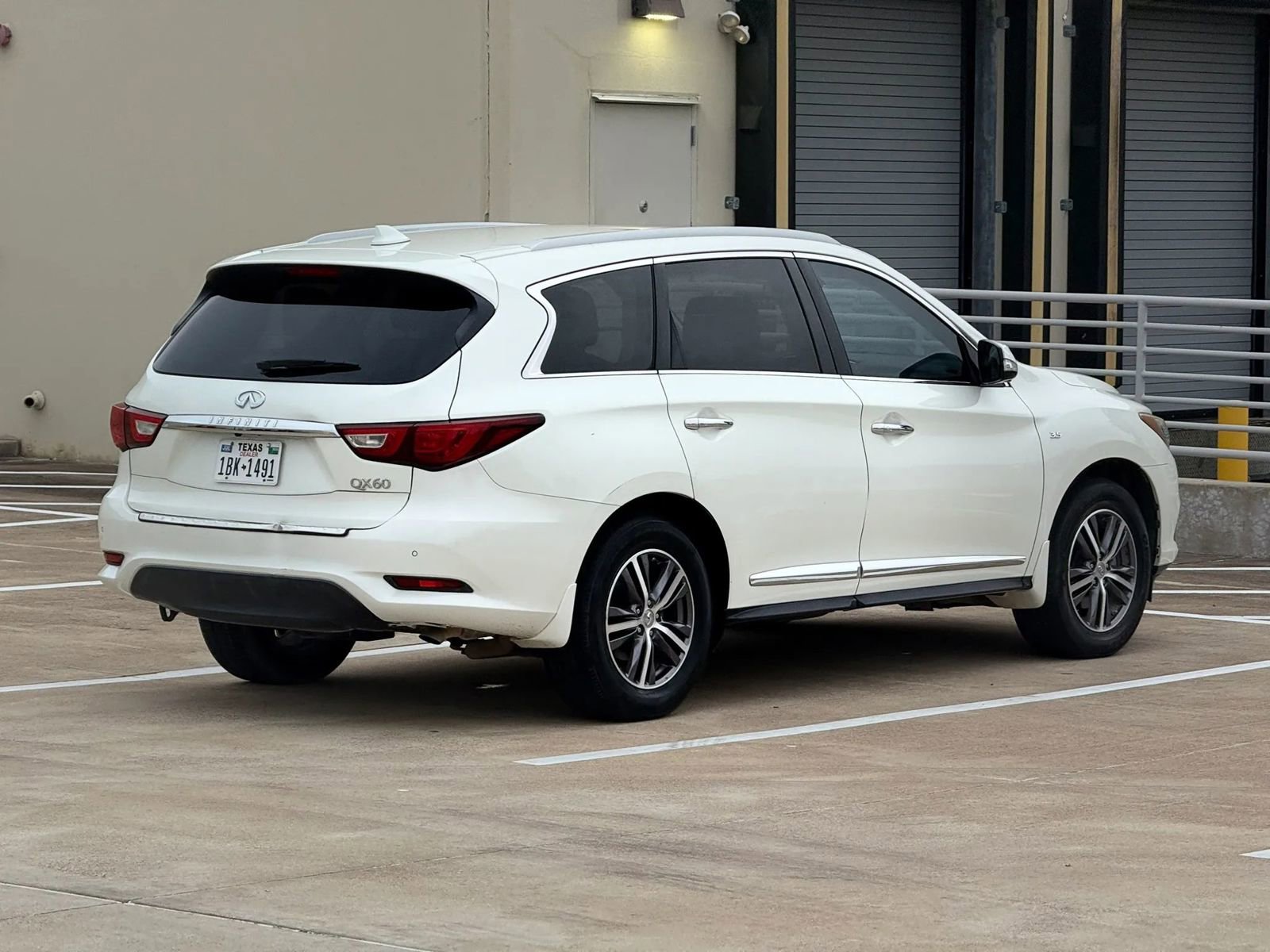 Used 2016 INFINITI QX60 FWD w/ Premium Plus Package image 7