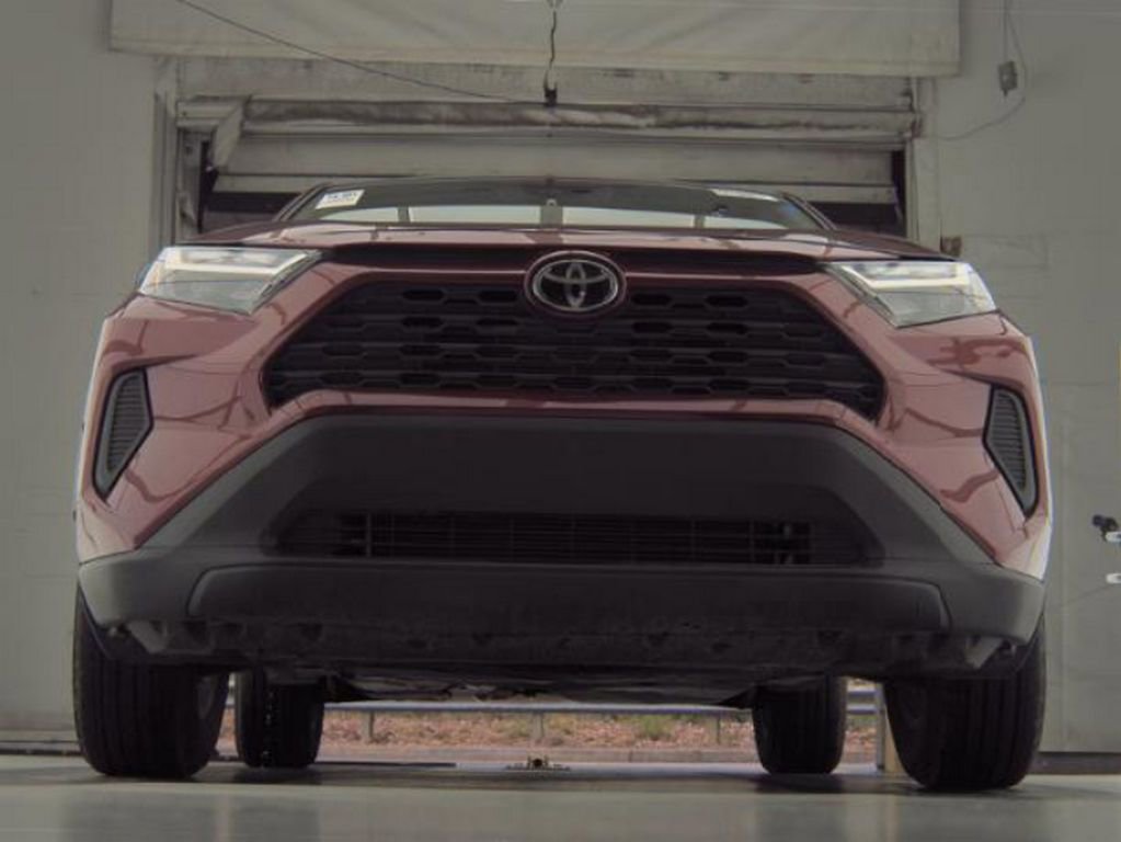 Used 2025 Toyota RAV4 LE FWD image 3