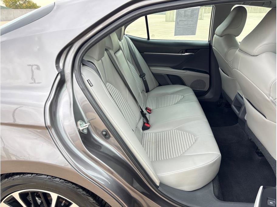Used 2020 Toyota Camry SE image 13