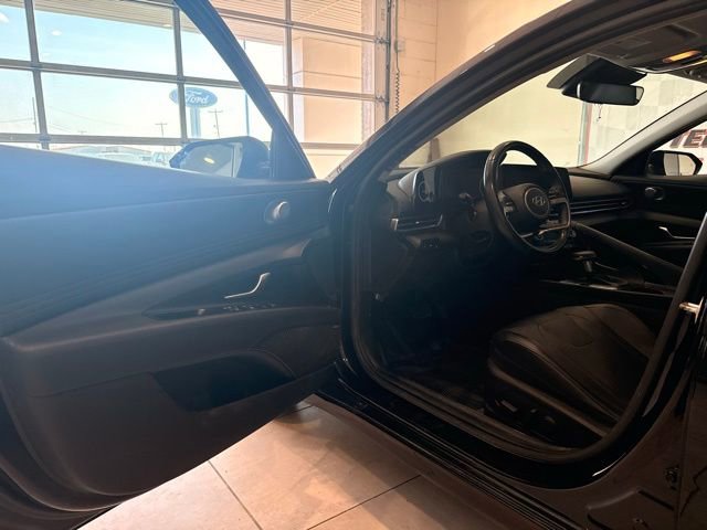 Used 2021 Hyundai Elantra Limited image 13
