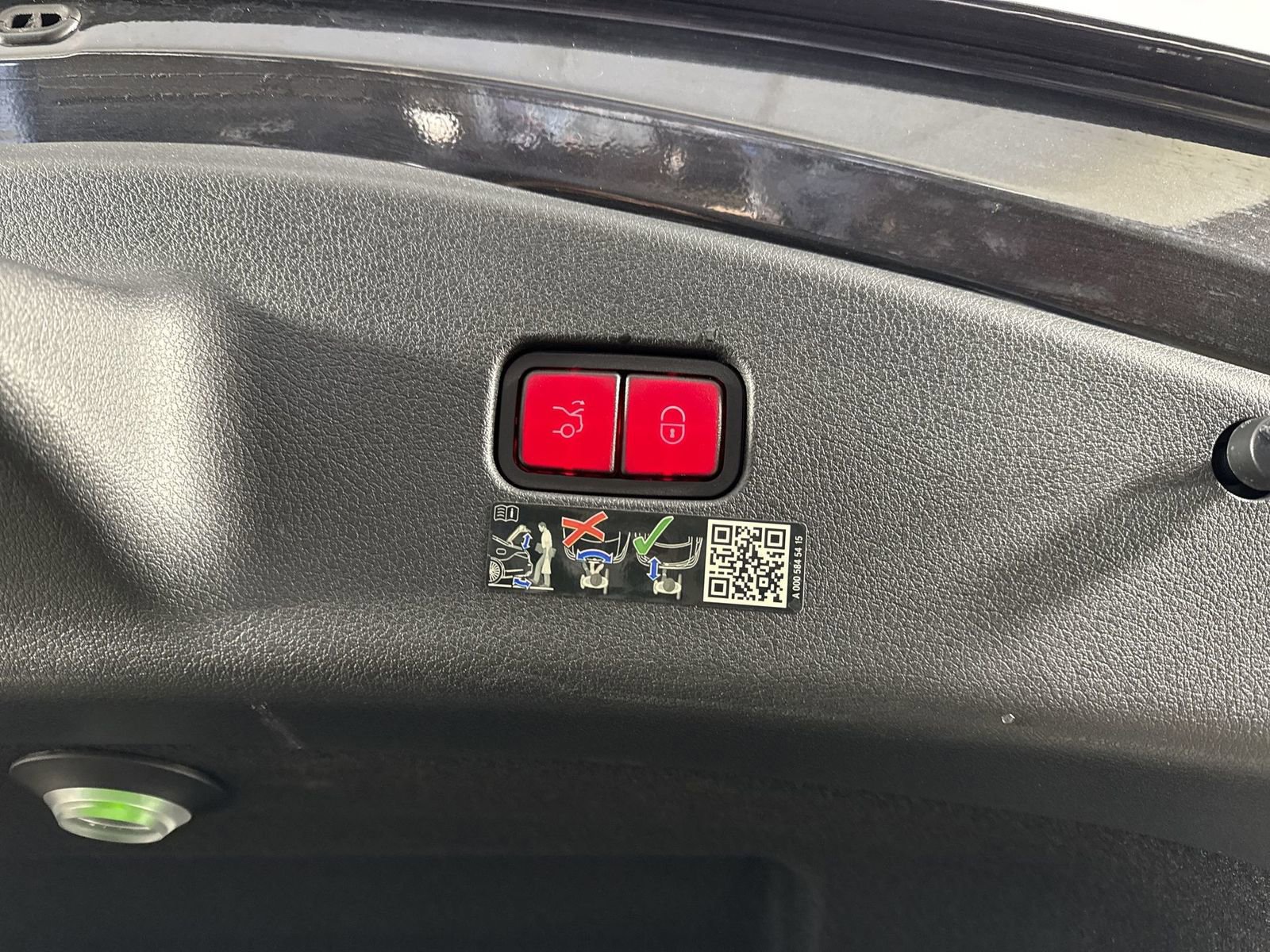 Used 2025 Mercedes-Benz CLE 300 4MATIC Coupe image 33