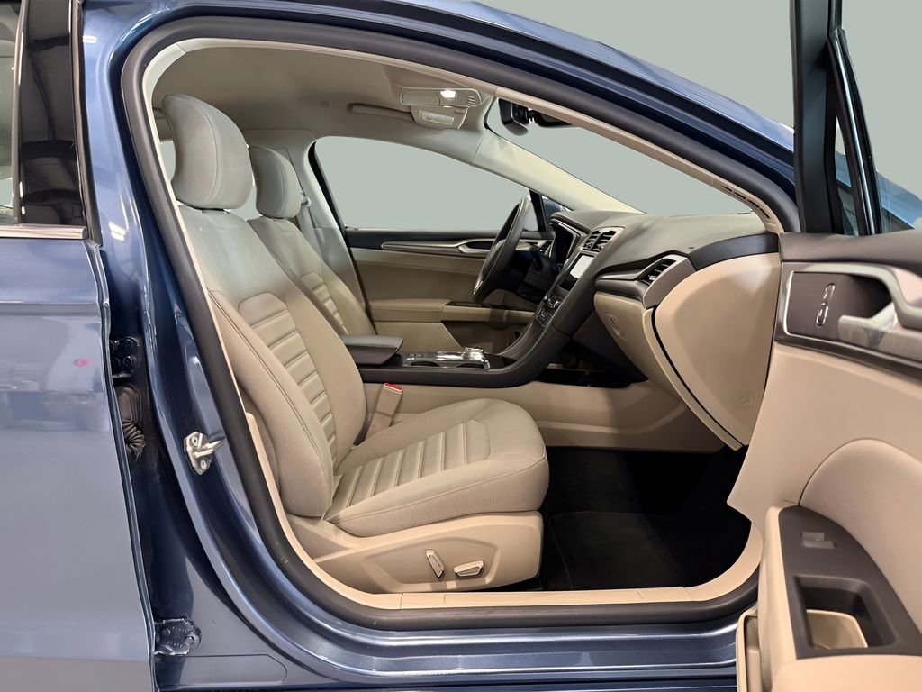 Used 2019 Ford Fusion SE image 32