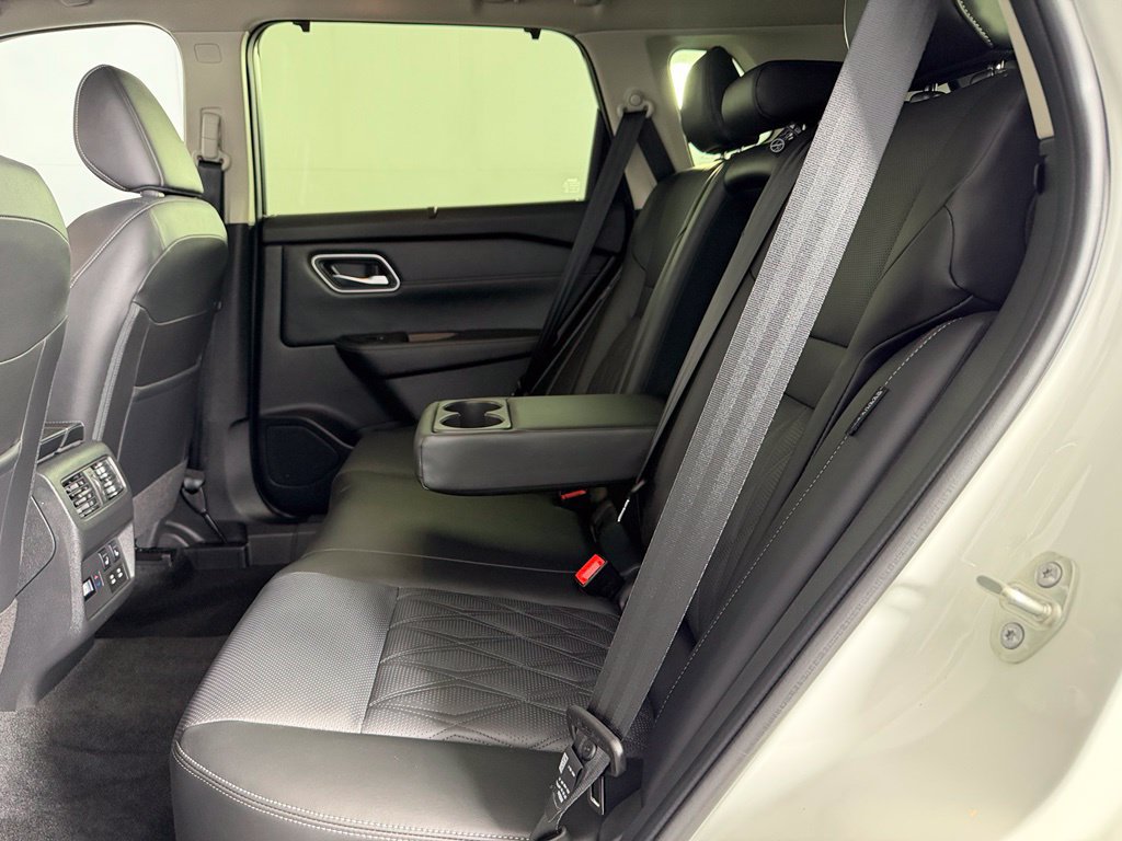 Used 2025 Nissan Rogue Platinum w/ Tech Package AWD/4WD image 17