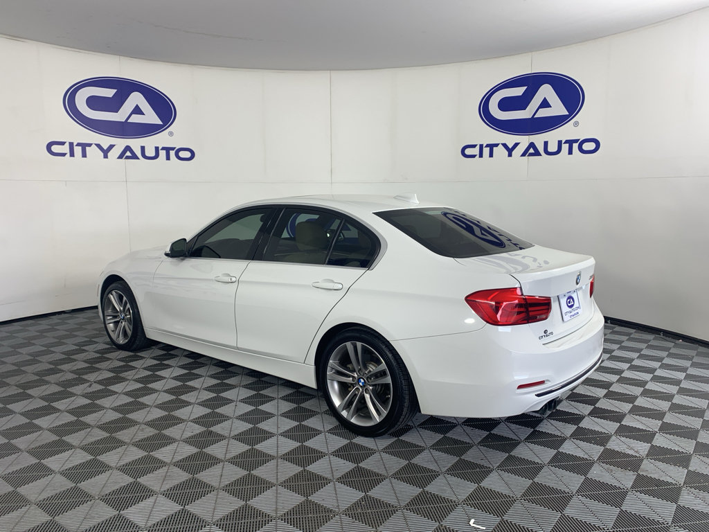 Used 2018 BMW 330i Sedan RWD image 5