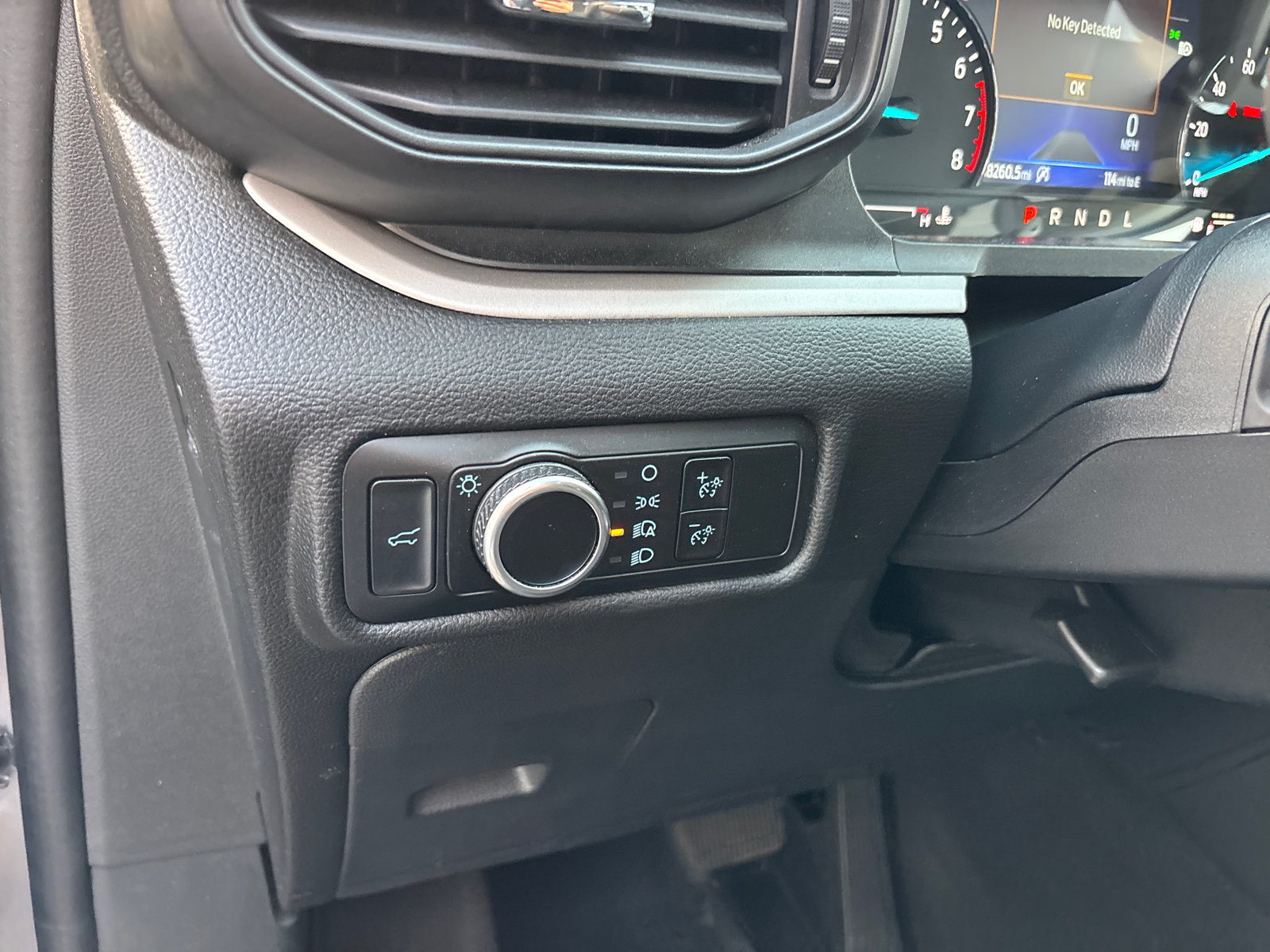 Used 2023 Ford Explorer XLT AWD/4WD image 14