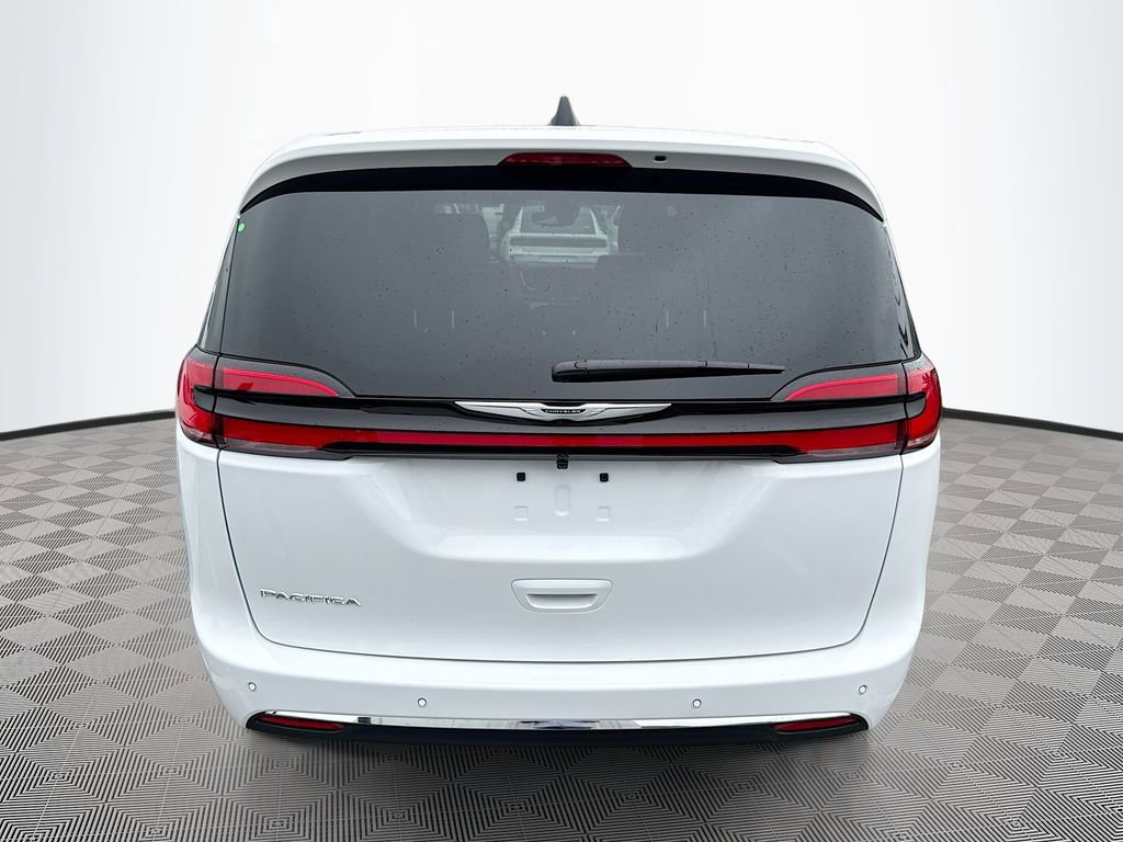 New 2026 Chrysler Pacifica Select FWD image 6