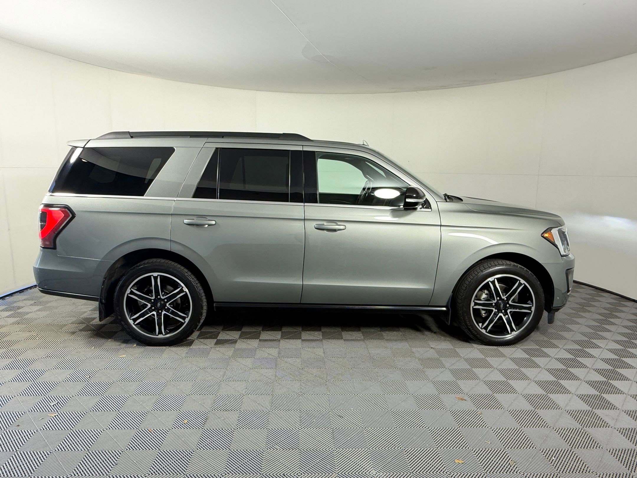 Used 2019 Ford Expedition Limited w/ Equipment Group 303A image 8