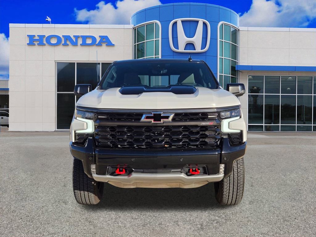 Used 2025 Chevrolet Silverado 1500 ZR2 w/ Technology Package image 8