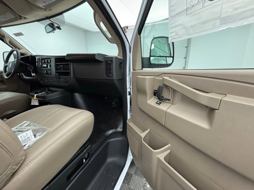 New 2025 GMC Savana 2500 w/ Driver Convenience Package image 28