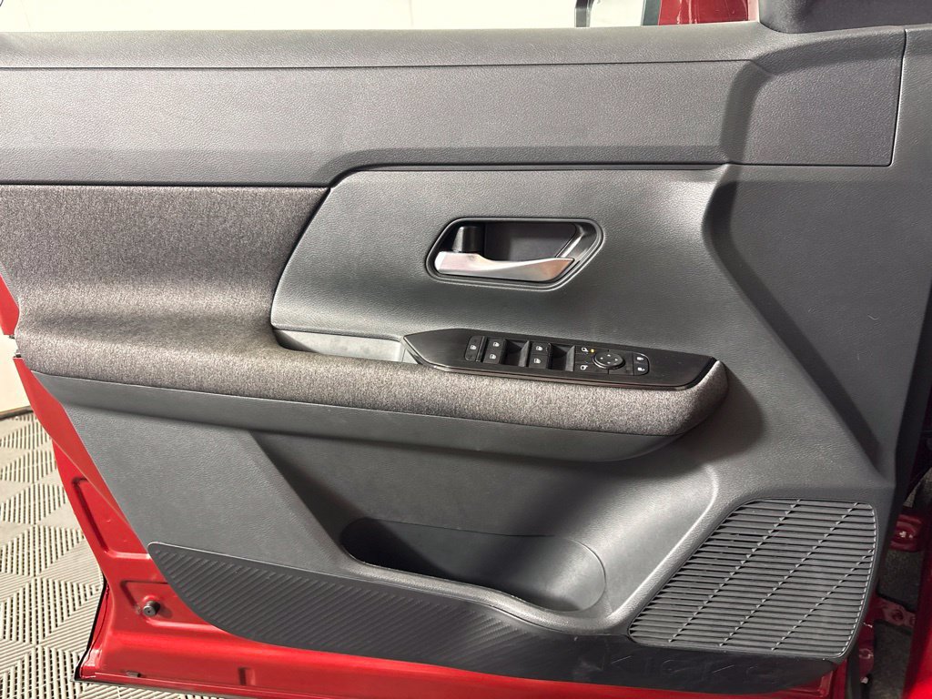 Used 2025 Nissan Kicks SV w/ Illumination Package FWD image 18