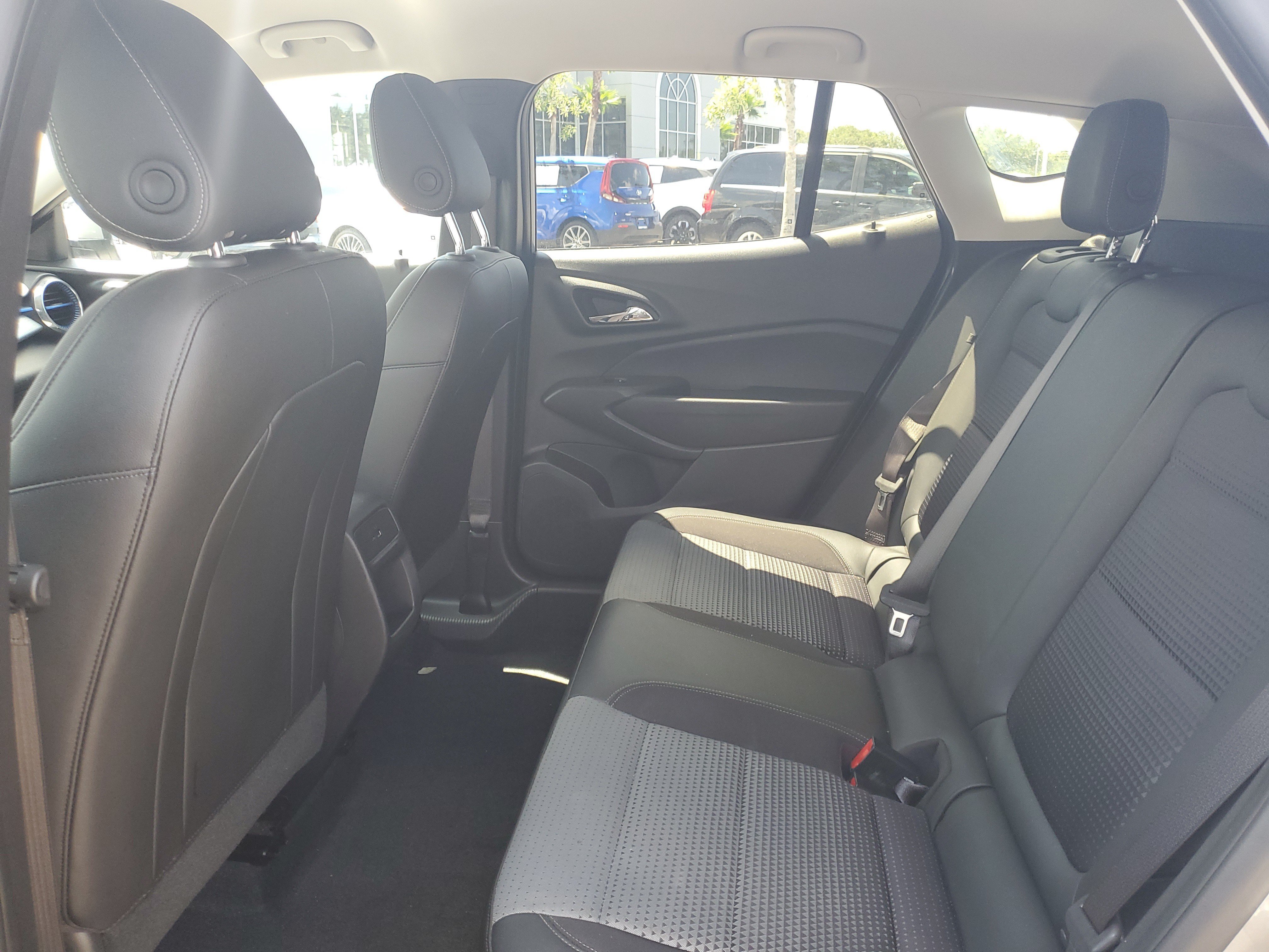 Used 2025 Chevrolet Trax LT FWD image 13
