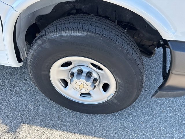 Used 2025 Chevrolet Express 3500 w/ Driver Convenience Package image 8