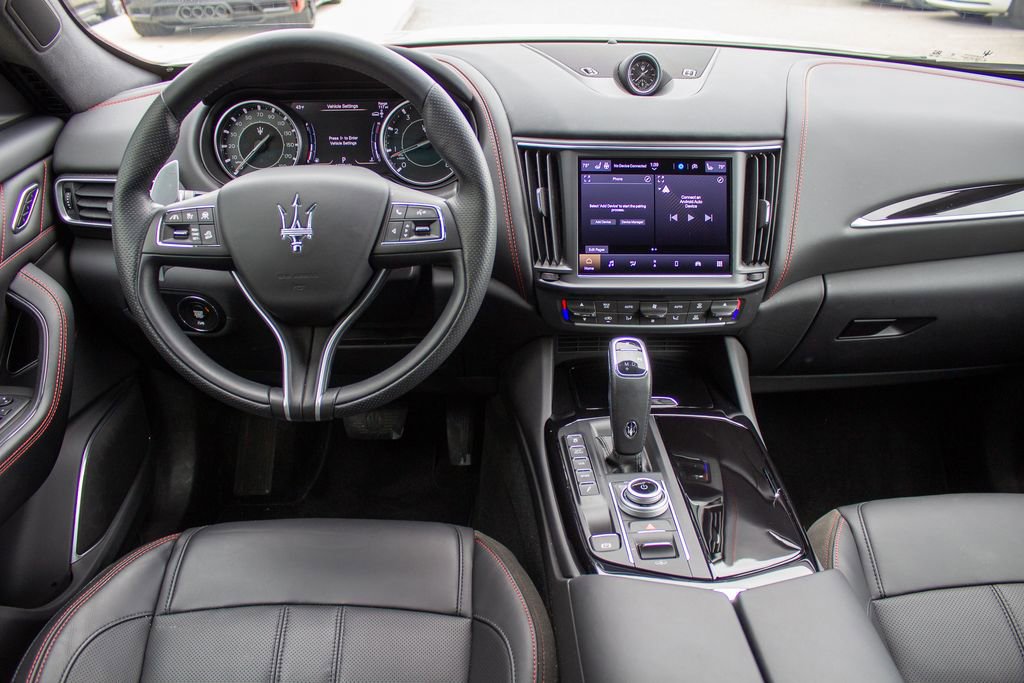 Used 2024 Maserati Levante GT Ultima image 13