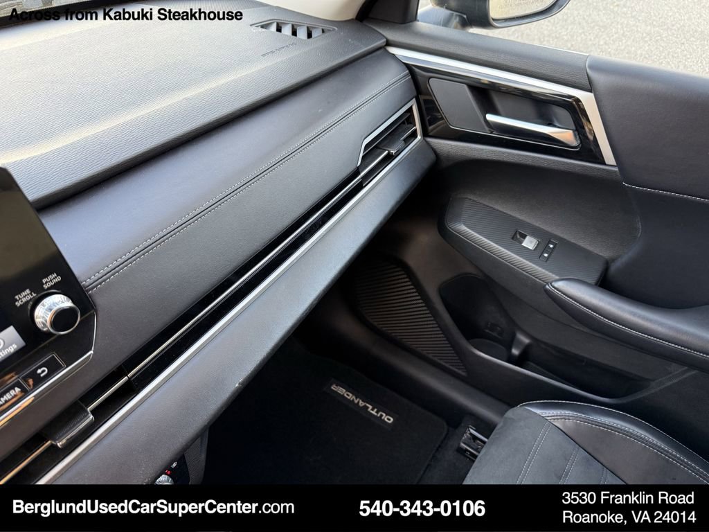 Used 2024 Mitsubishi Outlander SE image 31